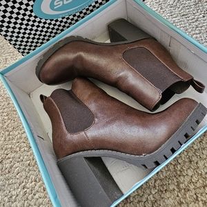 Platform Chelsea Boots